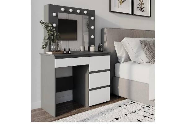 Тоалетка Beauty с огледало и LED осветление